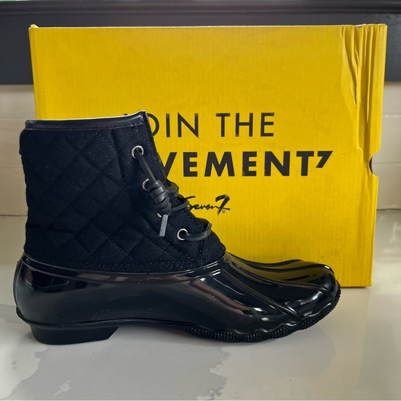 SEVEN7 Wool Goose Quilted Lace Up Women’s Sz 7 Black Boot Booties - Picture 2 of 13